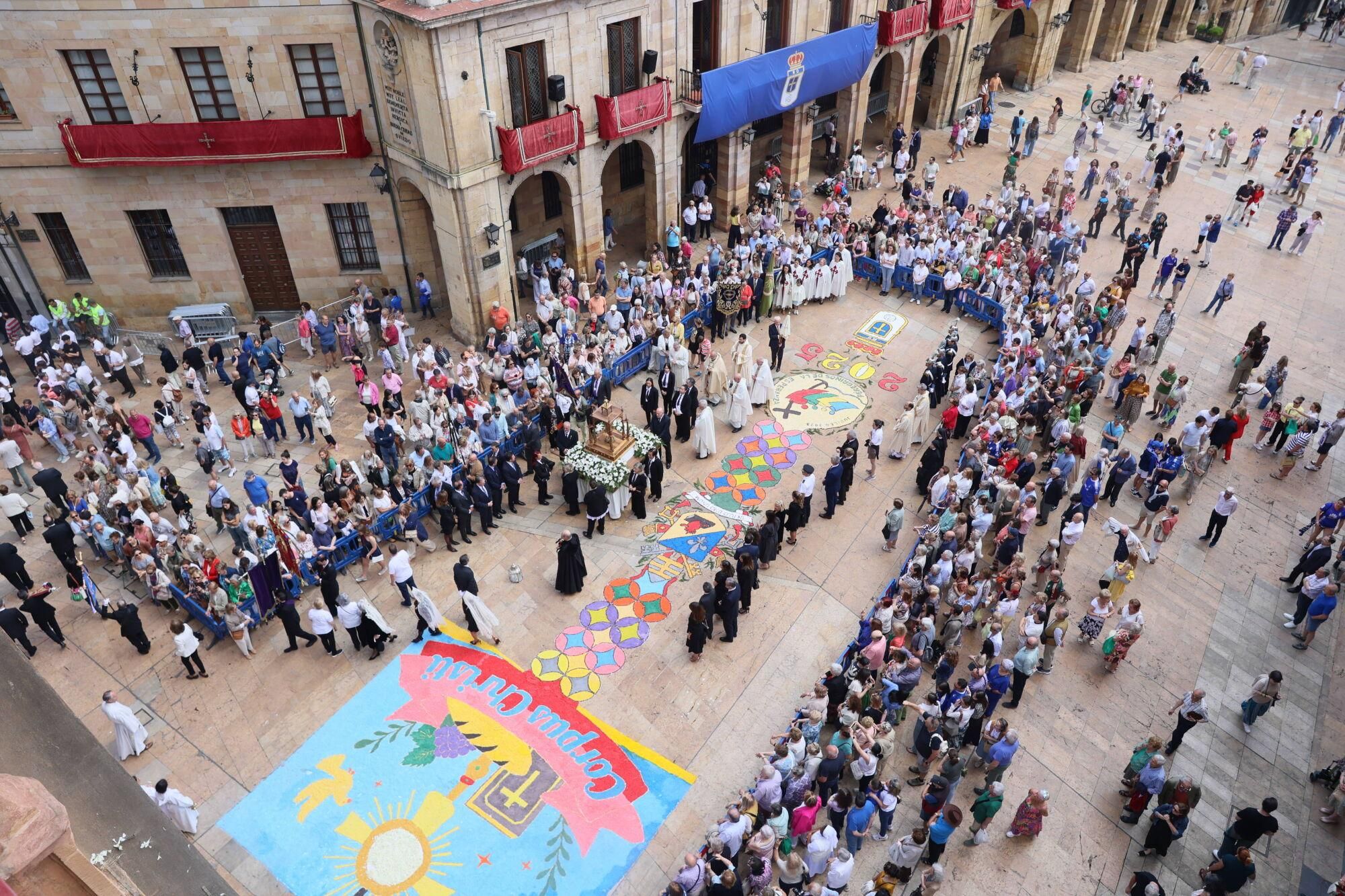 Así fue la misa del Corpus Christi en la catedral de Oviedo.
