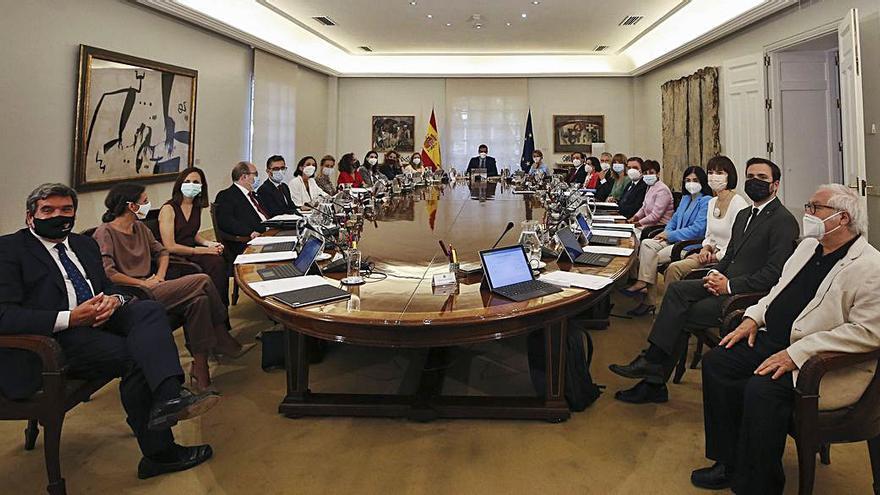 Primera reunión del recientemente remodelado Consejo de Ministros.