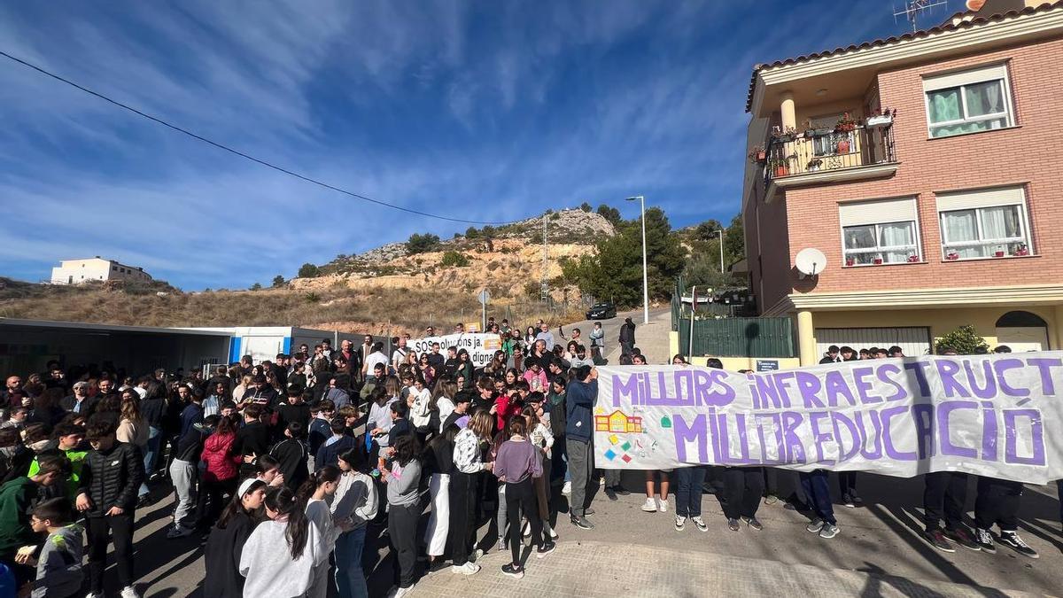 Protesta en Borriol para que no se paralicen las obras de Edificant