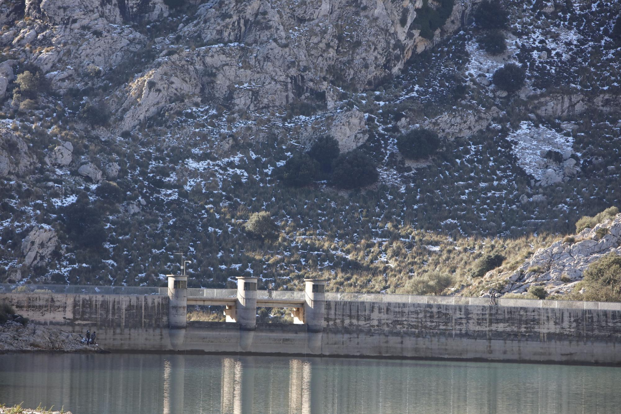 Schnee in der Tramuntana - Wanderung am Stausee Cúber auf Mallorca