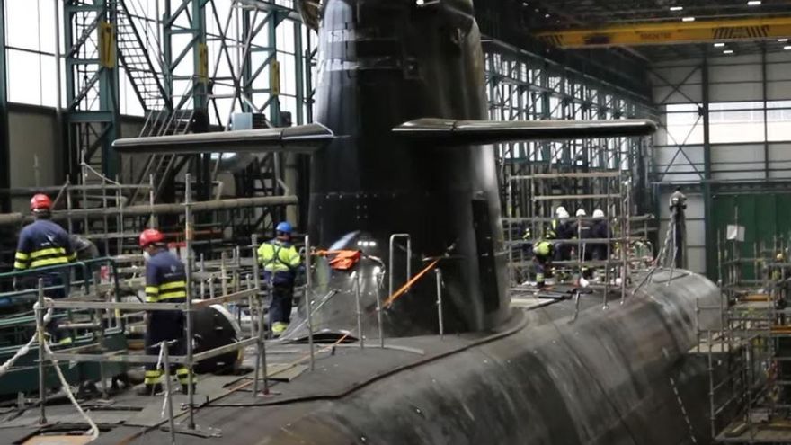 El quart submarí Monturiol és a punt d’entrar a l’aigua