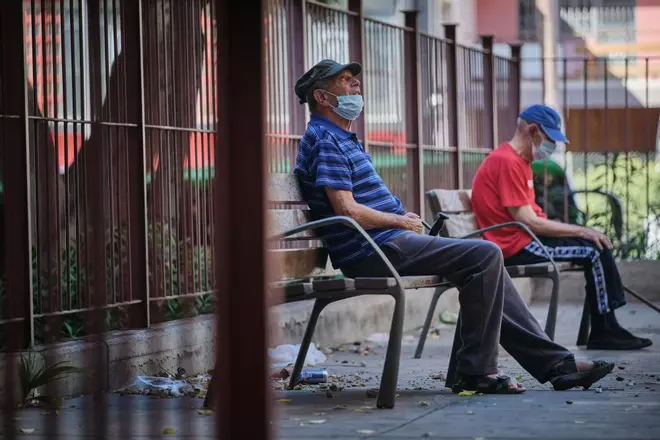 Coronavirus | Gente con mascarillas