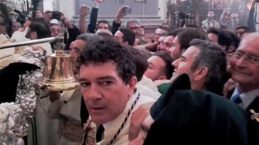 Antonio Banderas, con Lágrimas y Favores