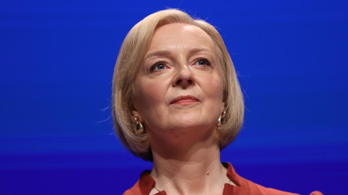 Liz Truss pide disculpas a los británicos tras solo seis semanas en el cargo.