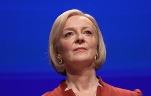 Liz Truss pide disculpas a los británicos tras solo seis semanas en el cargo