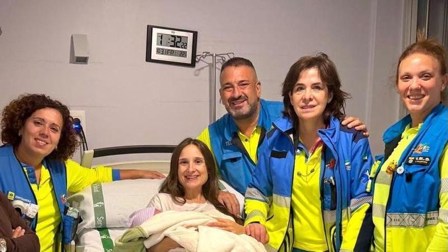 Una bebé nace en casa en Cáceres asistida por su padre y con ayuda telefónica del 112