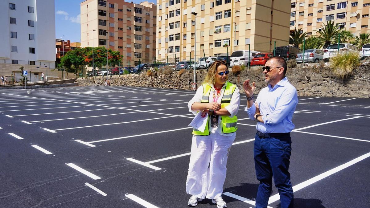 El alcalde visita los aparcamientos en Ofra, en Santa Cruz de Tenerife.