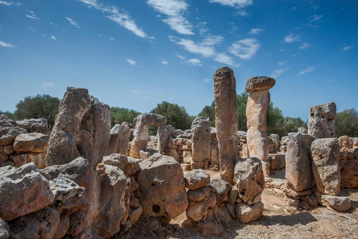Torre d'en Galmés, parte de la ciudad en la que se pueden apreciar las imponentes rocas utilizadas en la construcción de la misma