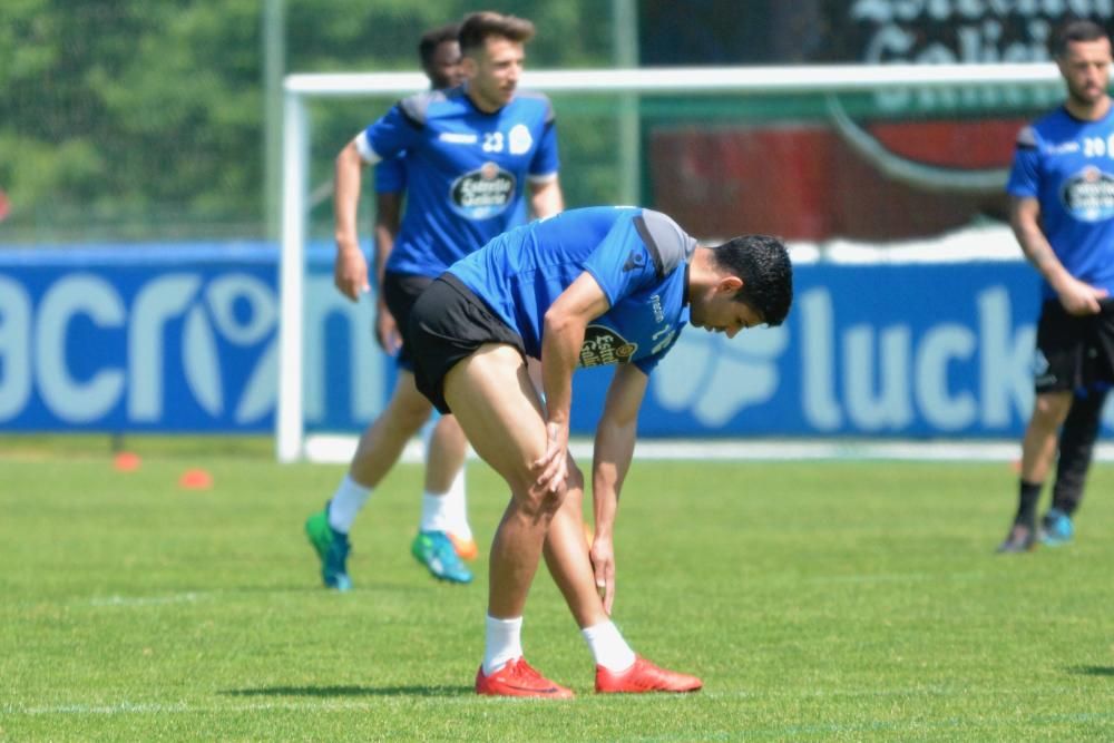 Penúltimo entrenamiento de la plantilla blanquiazul antes de viajar a Mestalla para cerrar la temporada 2017-18.