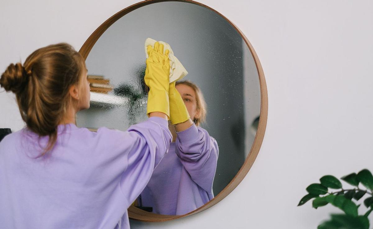 LIMPIEZA CRISTALES | ¿Limpiar los espejos con cebolla? El truco casero que está arrasando