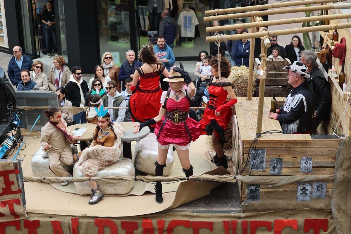 Búscate en las imágenes de la rúa de Carnaval de Ibiza