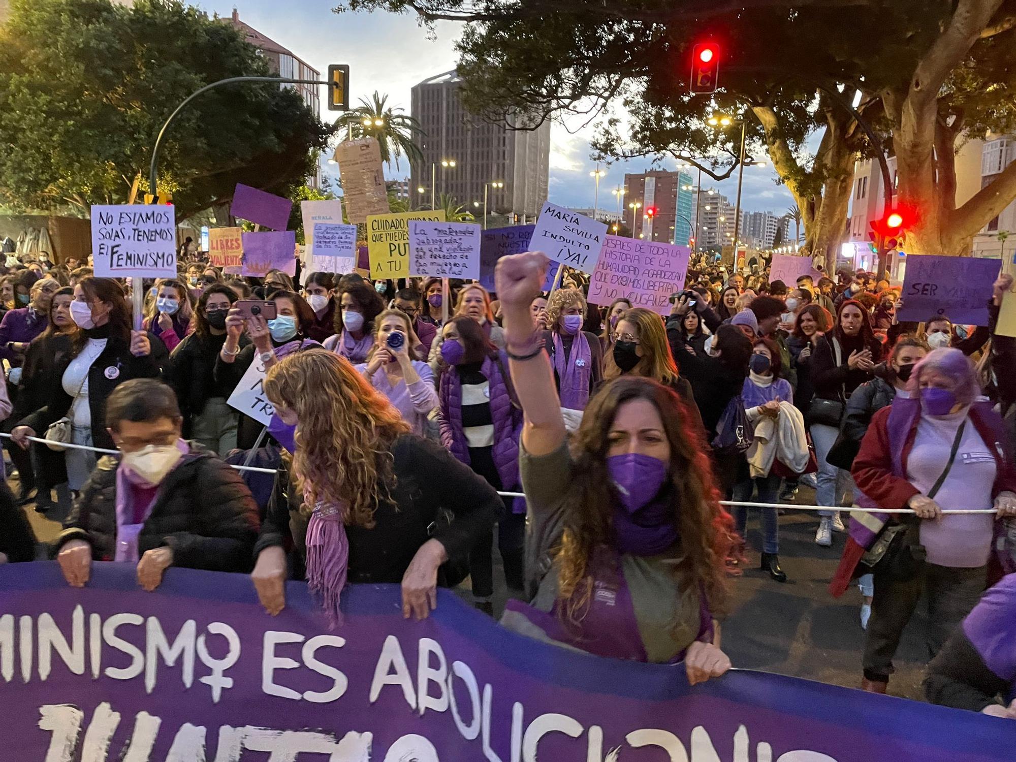 Las imágenes de la marcha multitudinaria por el Día Internacional de la Mujer en Málaga.