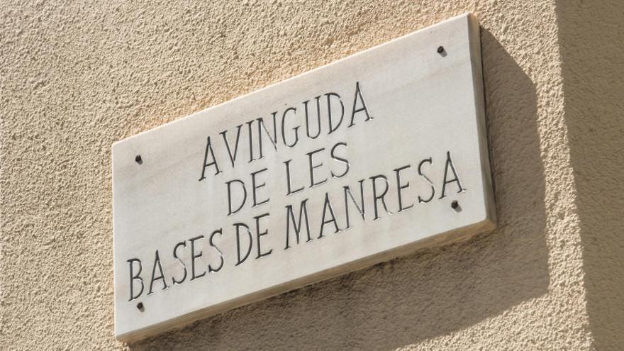 Placa a l&#039;avinguda de les Bases de Manresa a la capital del Bages