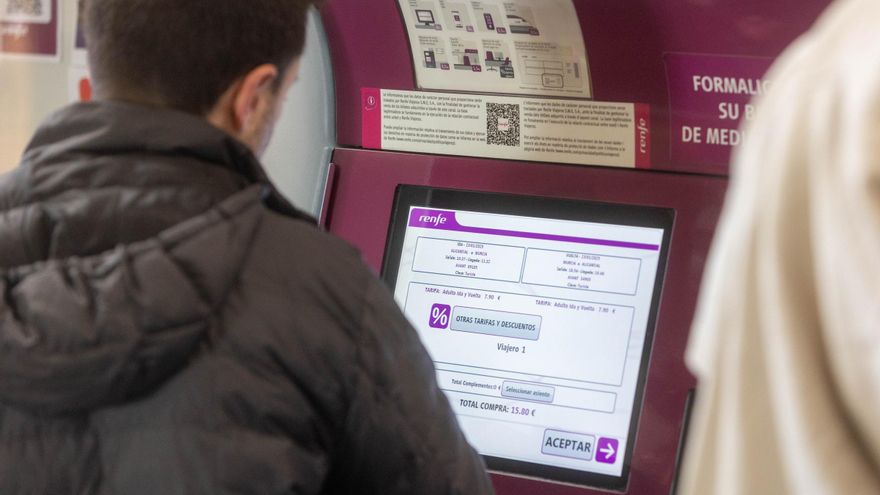 Decepción sin sorpresas en el primer día tras el fin de los abonos gratuitos en la estación de Renfe de Alicante