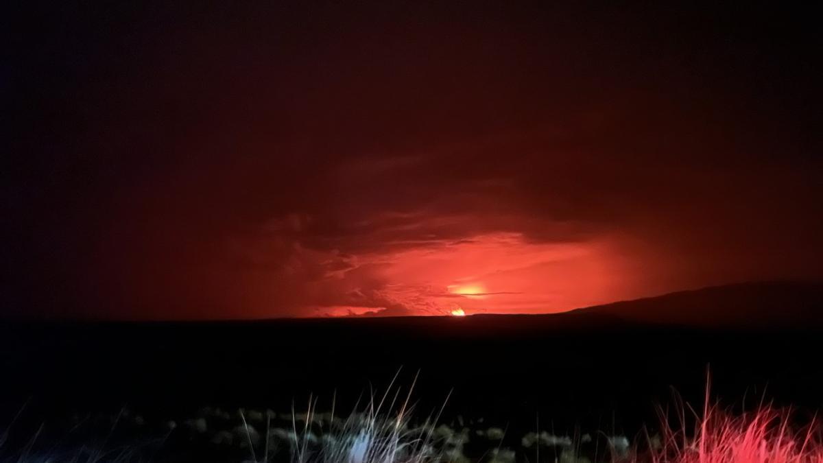 Aspecto que presenta el volcán Mauna Loa en esta erupción.