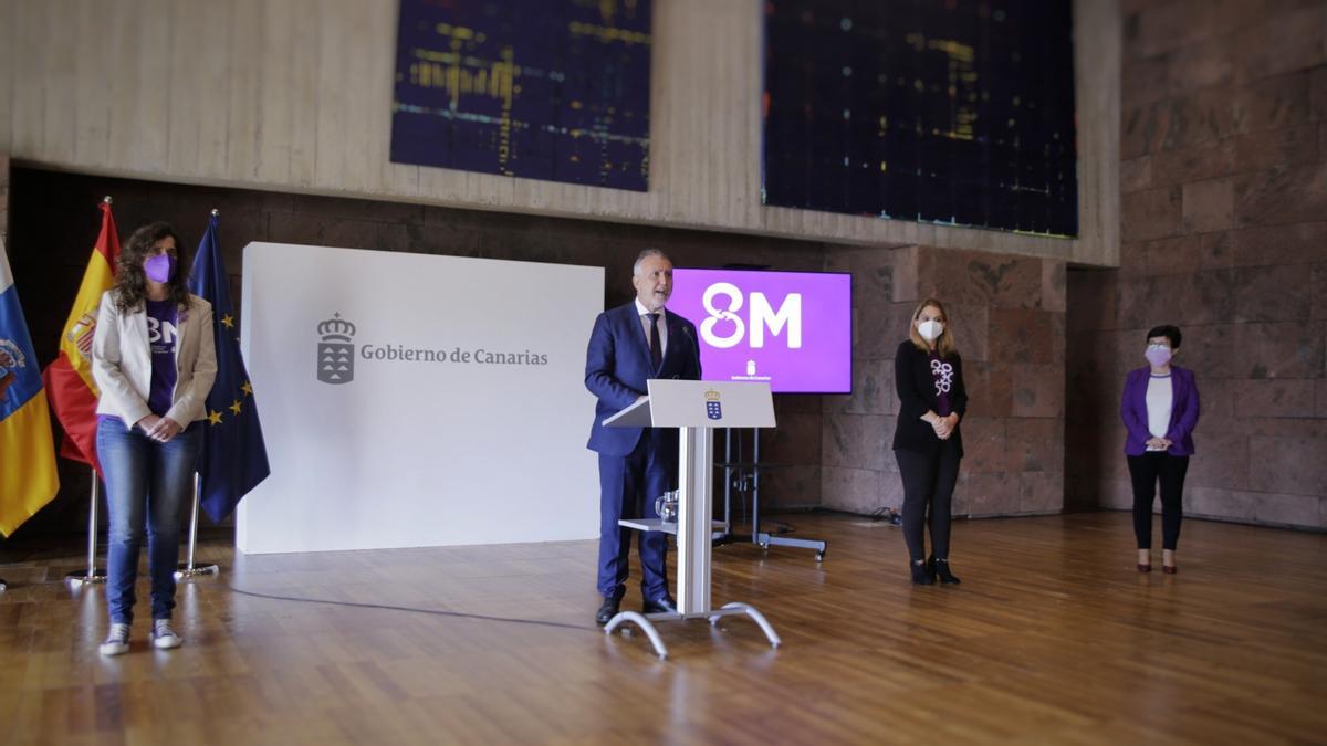 Torres en el acto de conmemoración del 8-M