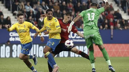 Resumen, goles y highlights del Osasuna 1 - 1 Las Palmas de la jornada 13 de LaLiga EA Sports