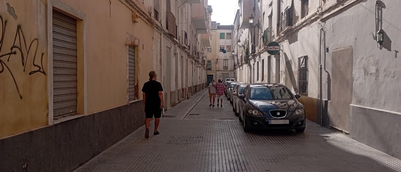 La calle Huerto de la Madera, entre dos bloques de inquilinos.