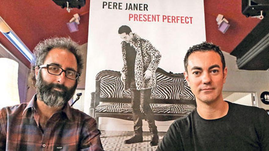 El productor Jaume Manresa (izq) y Pere Janer, ayer en Xocolat.