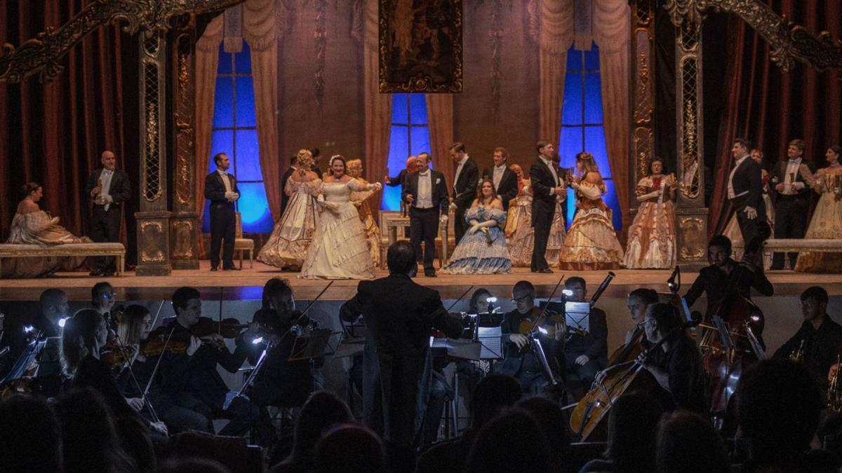 “La Traviata” entusiasma y abarrota el Auditorio Mar de Vigo | XAVI IGLESIAS