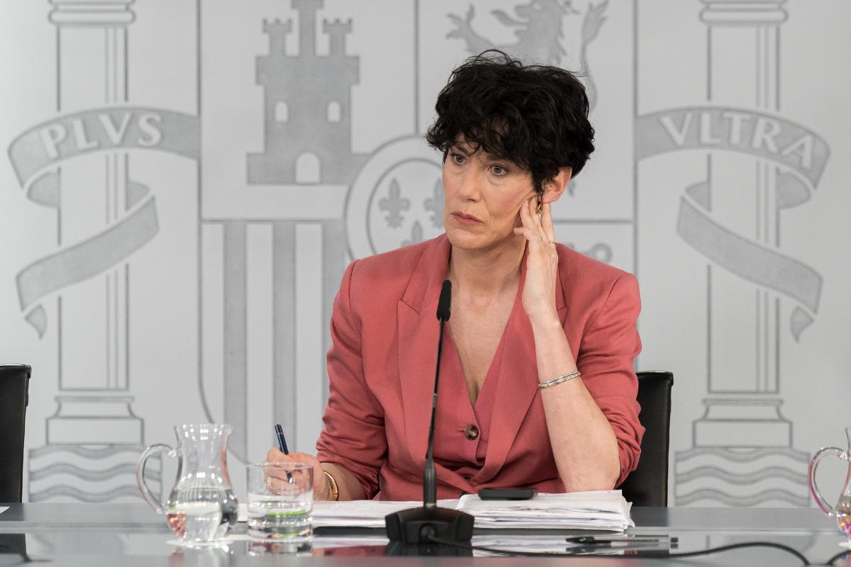 La ministra Portavoz, Elma Saiz, durante una rueda de prensa.