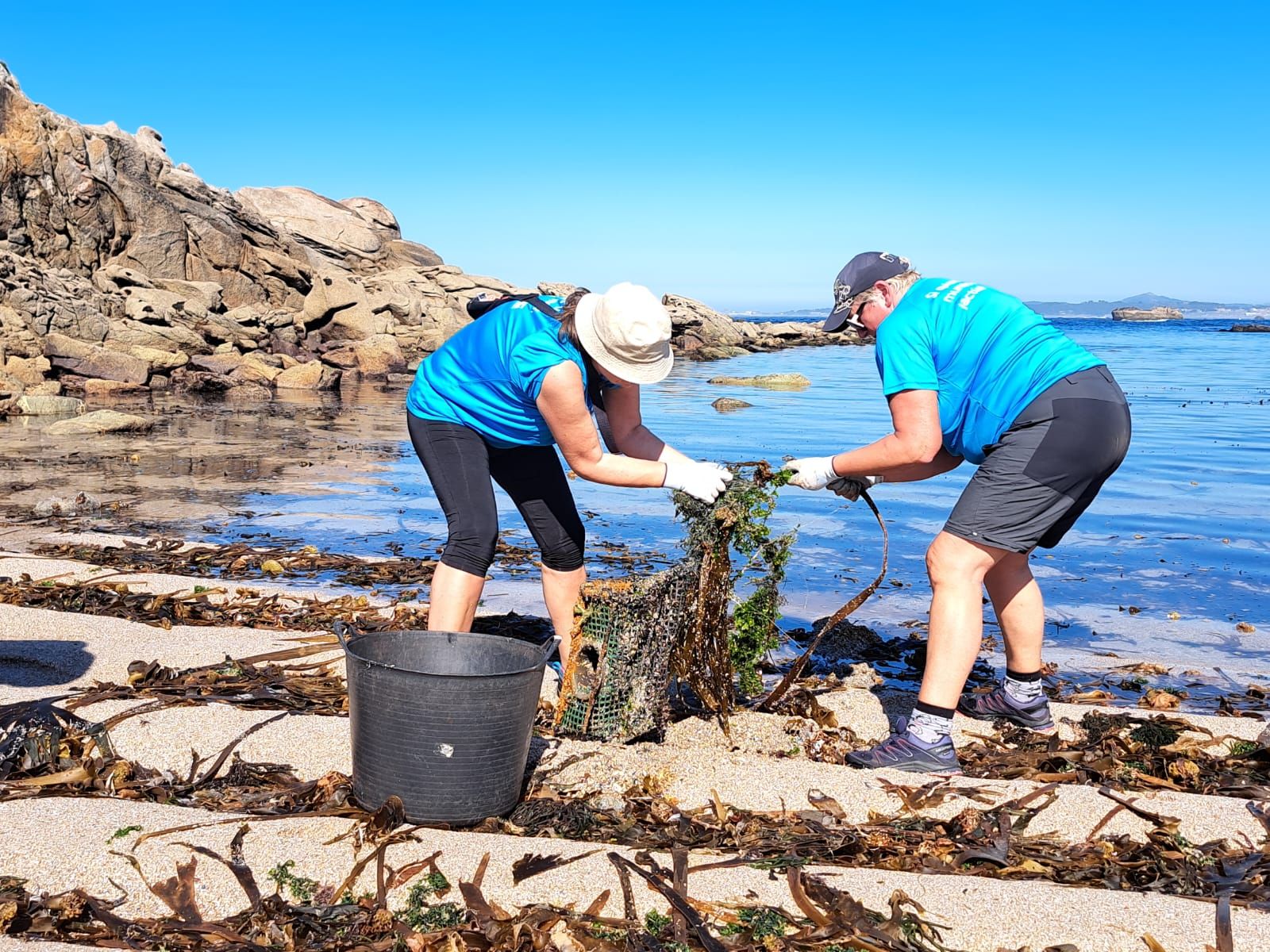 Nueva jornada de eliminación de basura marina en Sálvora, con el programa Plancton de Afundación.