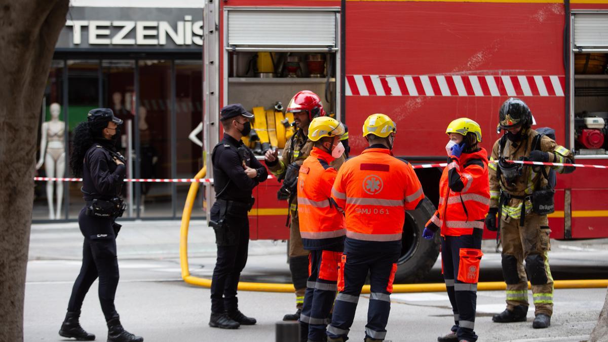 Alarma por un gran incendio en el centro de Ibiza