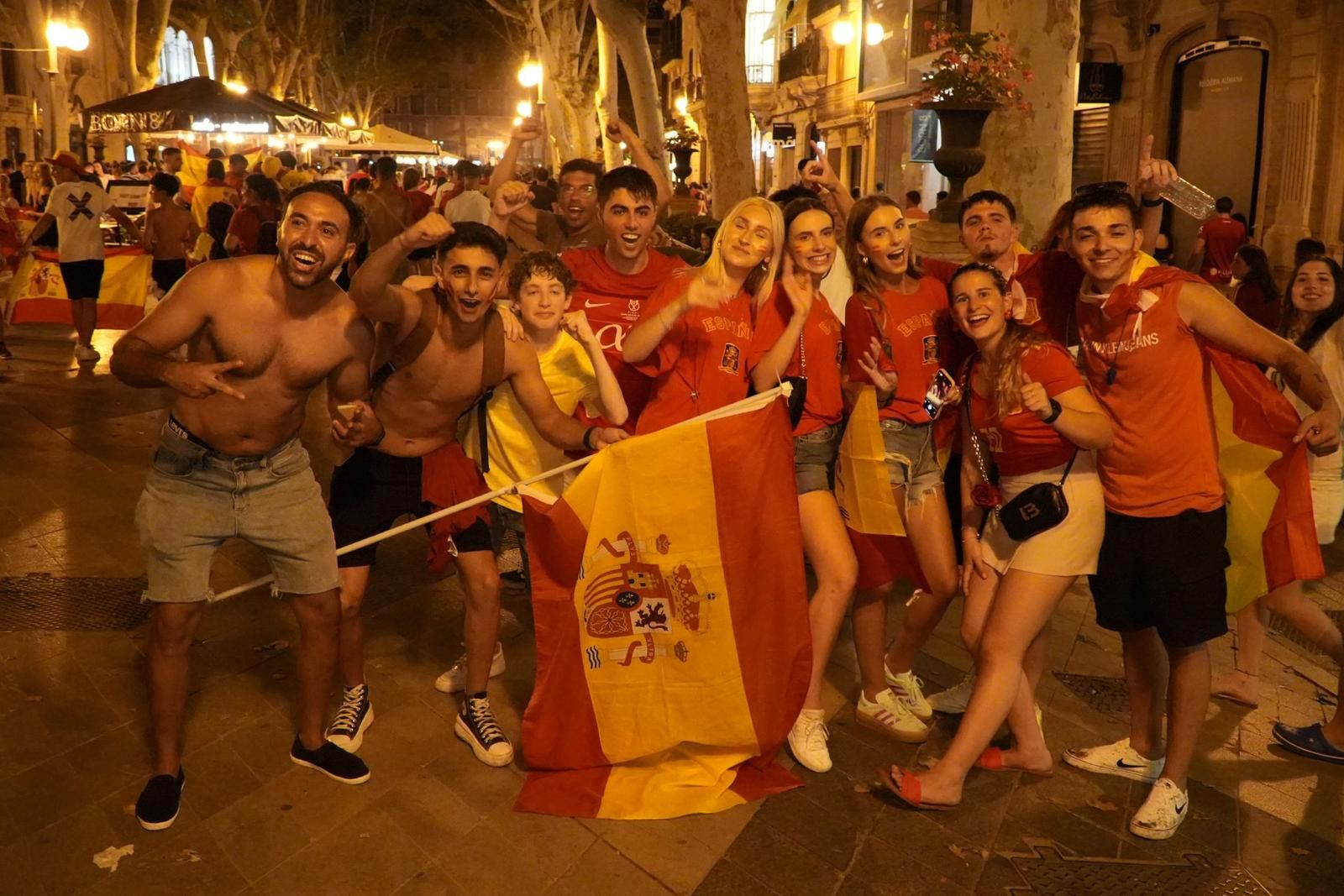 FOTOS | La plaza de la Reina de Palma vibra con la final de la Eurocopa entre España e Inglaterra