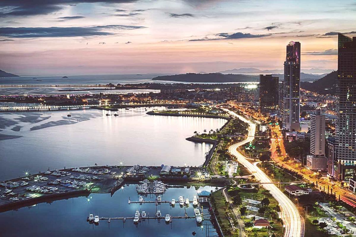 Ciudad de Panamá posee una arquitectura moderna y arriesgada y el encanto de estar a orillas del océano.