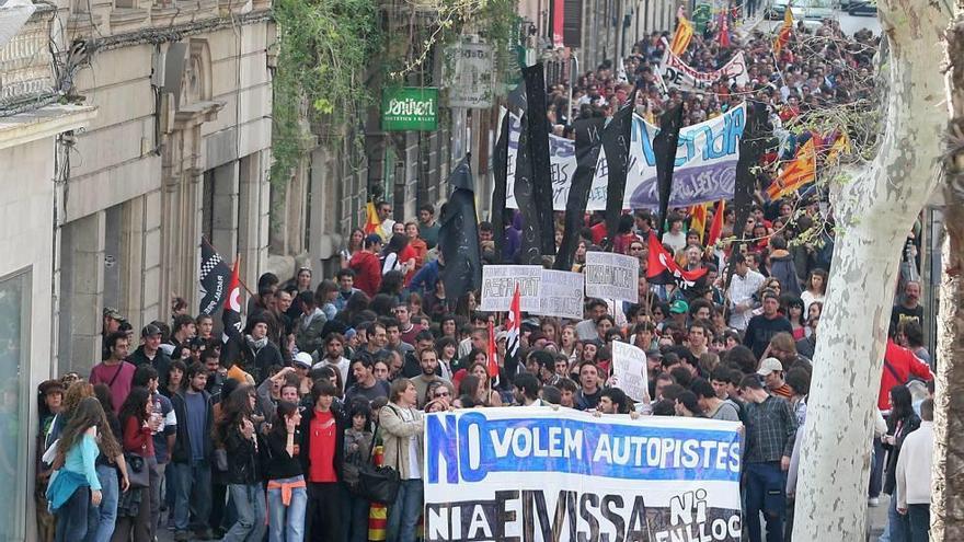 Imagen de una de las manifestaciones contra las autopistas de Eivissa.