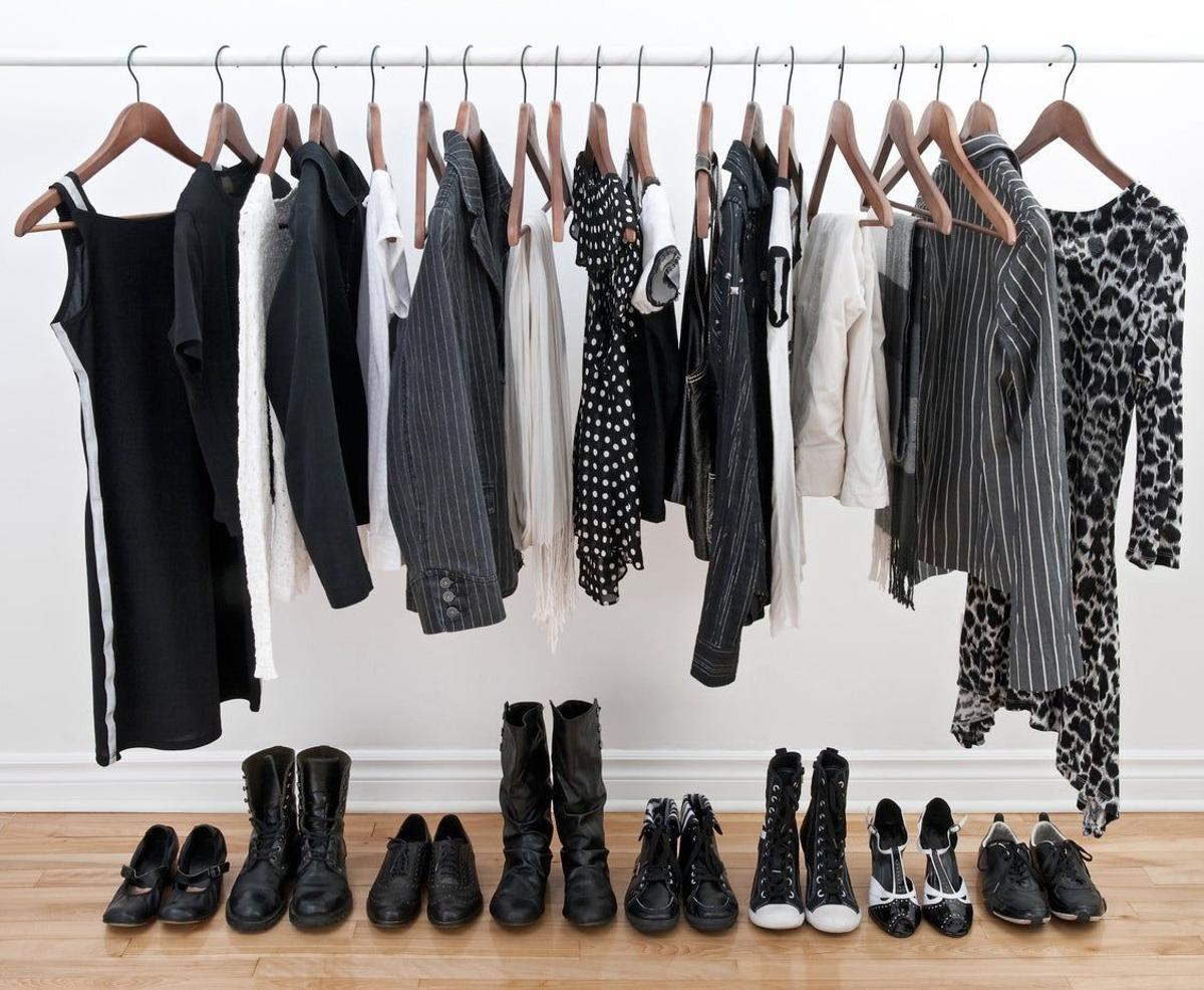 Ropa blanco y negro