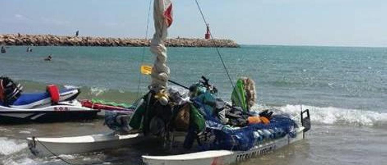 A Ibiza en un catamarán en ruina