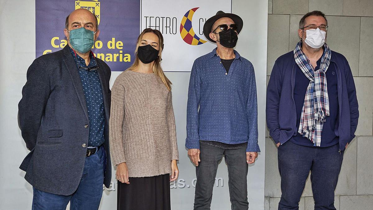De izquierda a derecha, Francisco Santana, Guacimara Medina, Gregorio Figueras y Gonzalo Ubani, ayer, en el Teatro Cuyás. | | LP/DLP