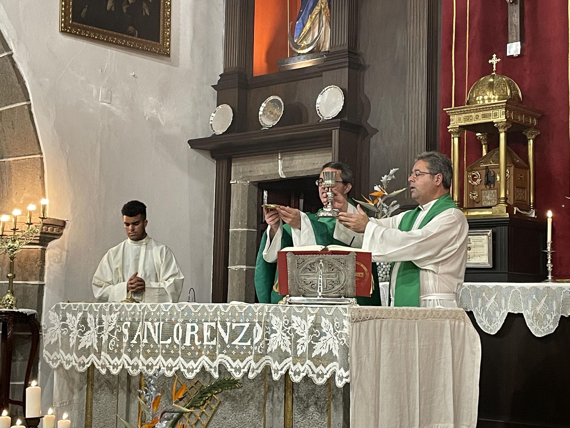 Toma de posesión de Santiago Quintana en la parroquia de San Lorenzo