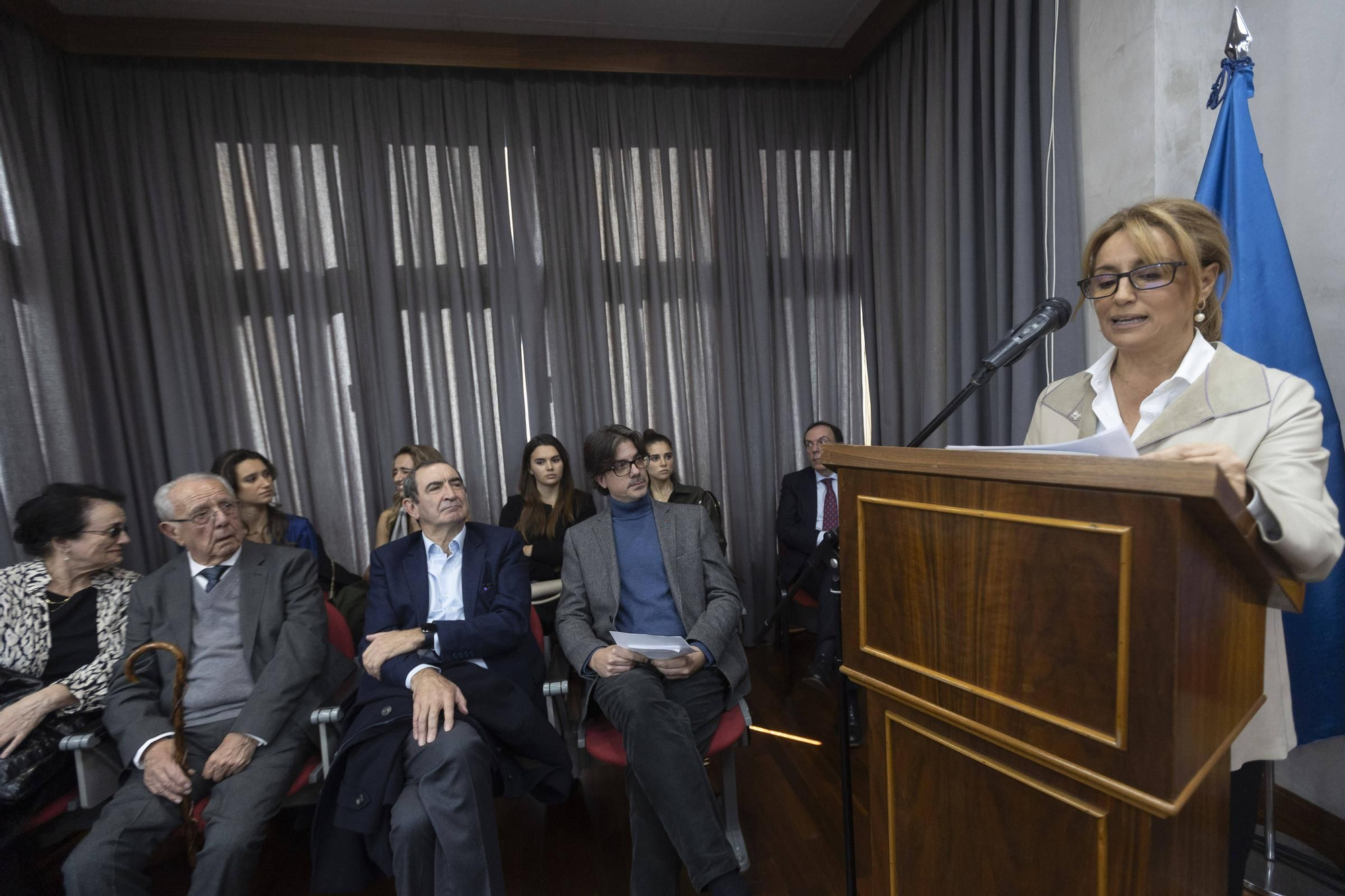 En imágenes: Obdulia Fernández recoge la Medalla de Oro de la Cámara de Oviedo