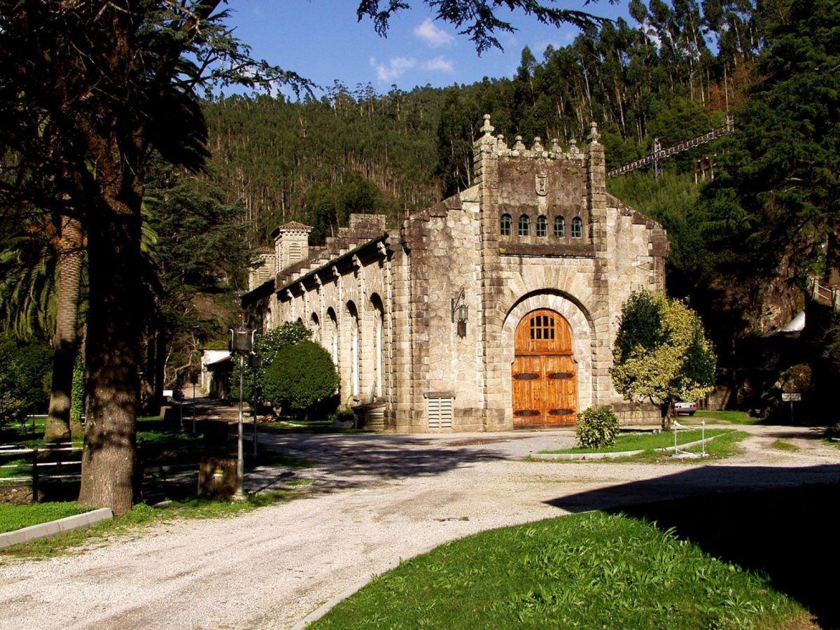 Además de ser la primera central eléctrica de Galicia, está considerada como una joya del modernismo.