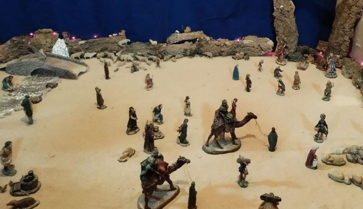 El belén se instaló en la iglesia. |