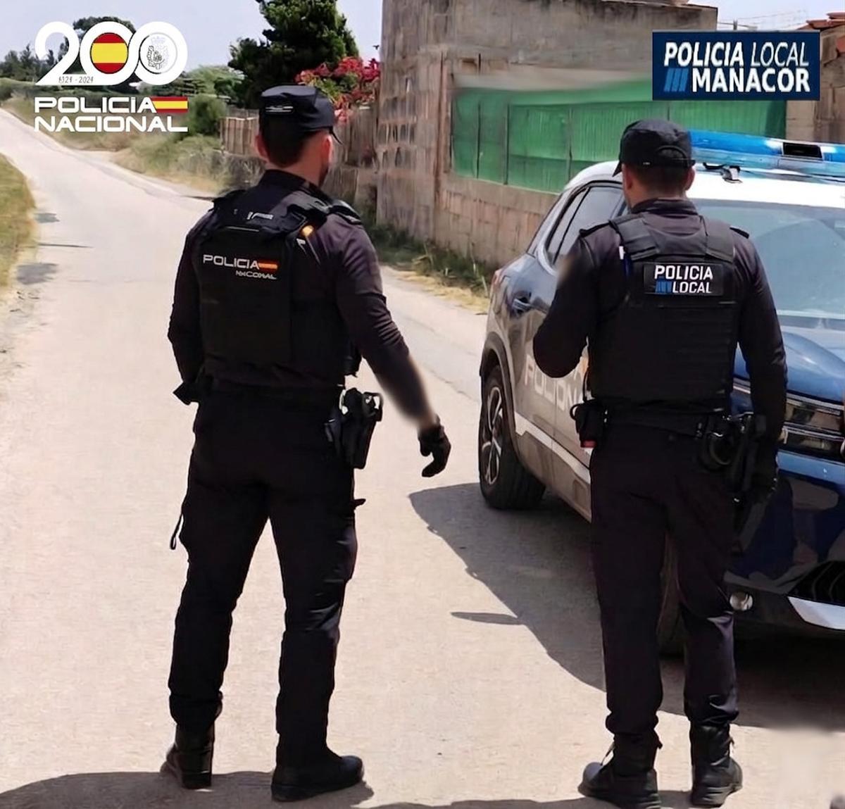 Agentes de la Policía Nacional y de la Policía Local de Manacor en una actuación conjunta.