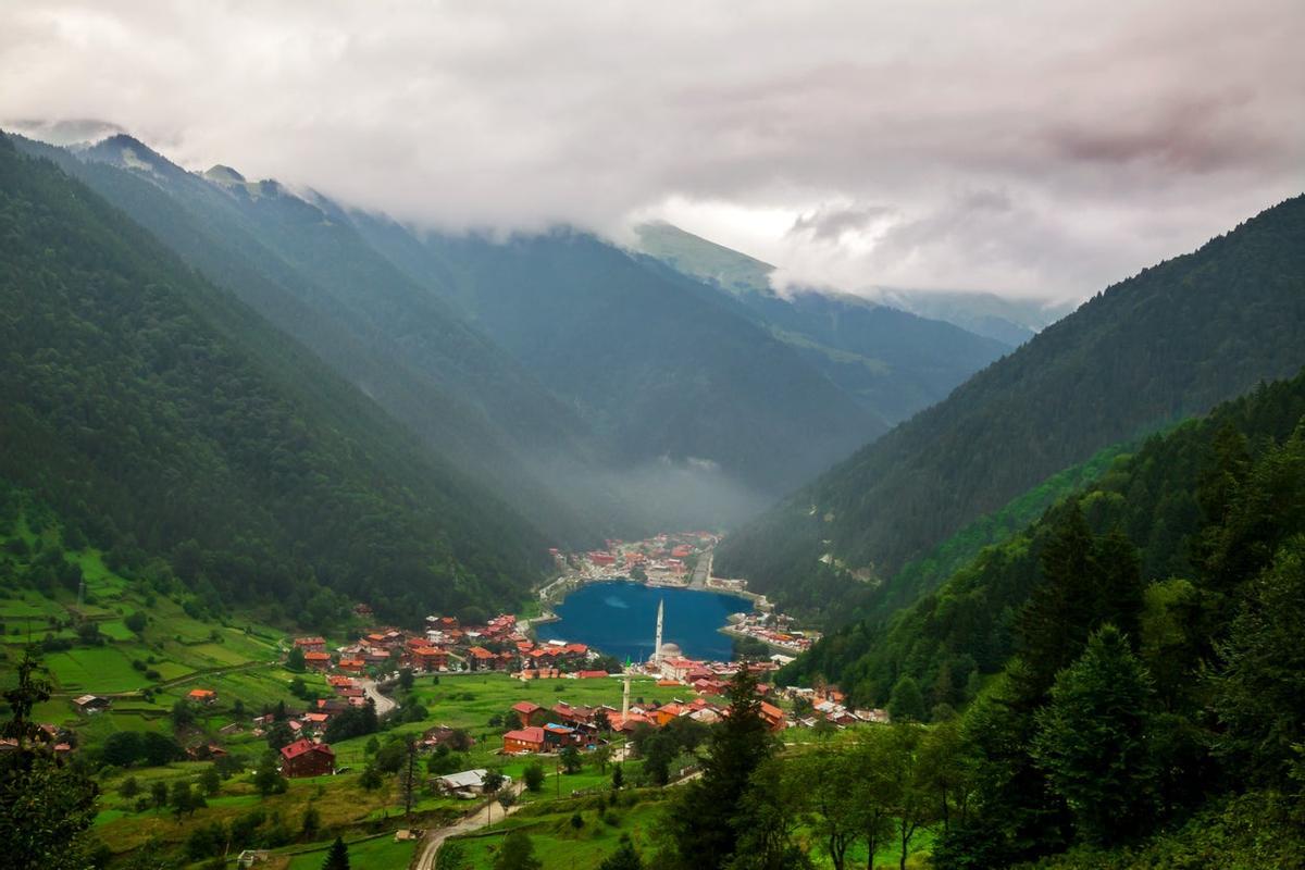Pueblo Uzungol de en la provincia de Trebisonda, en Turquia.