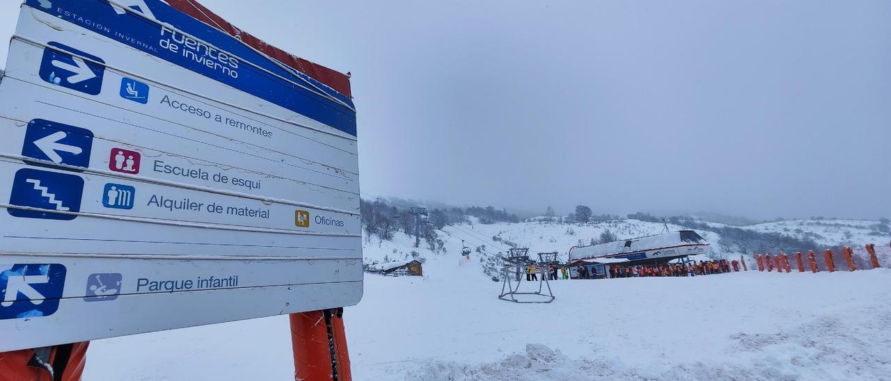 La estación de Fuentes de Invierno, el primer día de la presente temporada. | A. Velasco