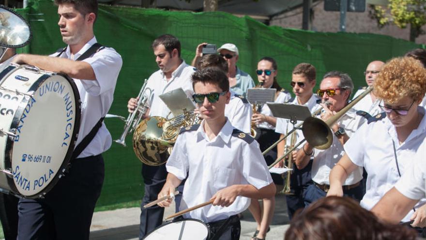 Las bandas musicales actúan en Elche