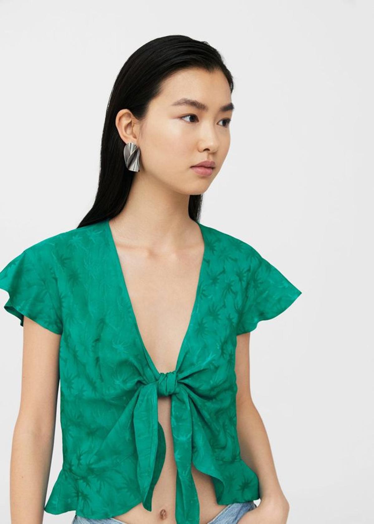 Mango apuesta por el verde: Blusa nudo