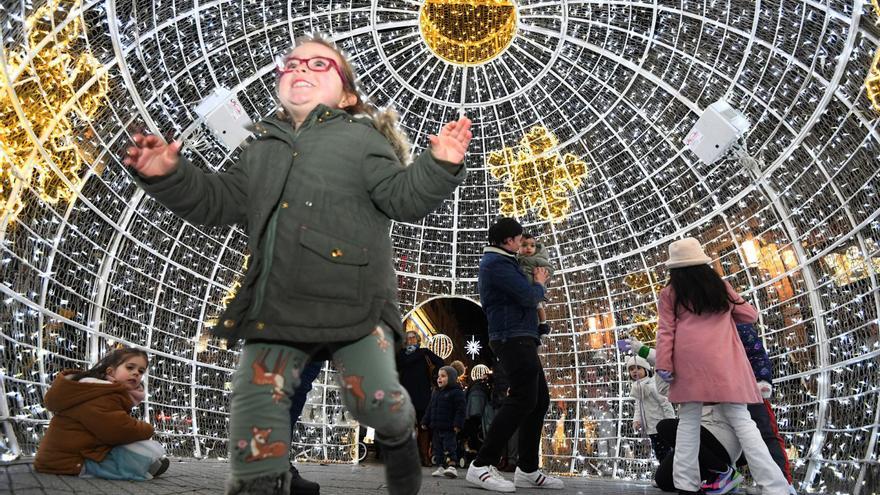 La Navidad ya ilumina las calles de Pontevedra