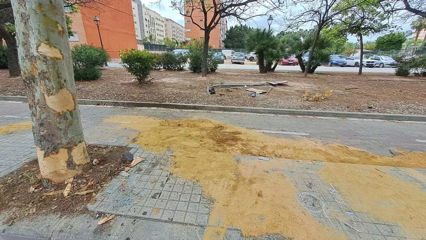 Un hombre muere al estrellarse contra un árbol en la Ronda Norte de València