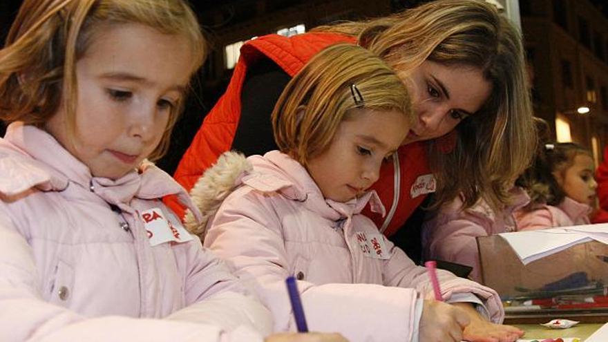 Varios niños participantes en las actividades organizadas por Cruz Roja.