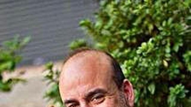 El escritor Ernesto Pérez Zúñiga.