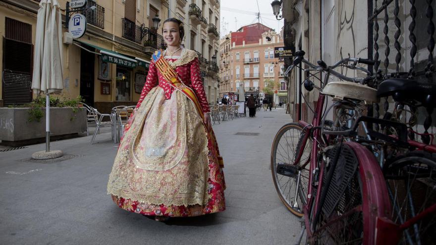 Claudia Villodre, de Reino de València-San Valero, fallera mayor infantil de 2014.