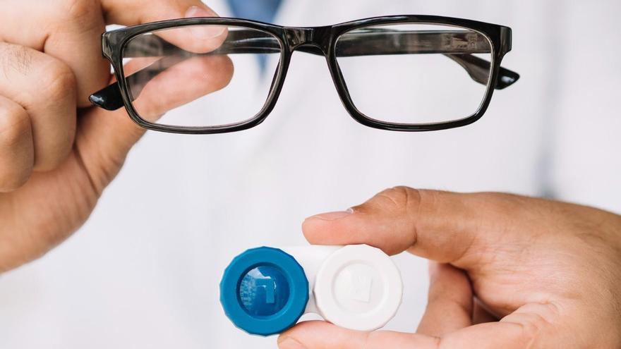 Gafas y lentes contacto.
