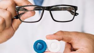Gafas y lentes contacto.