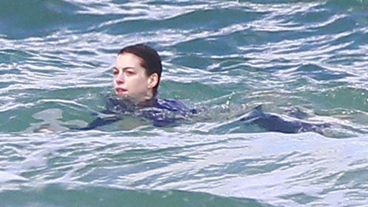 El susto de Anne Hathaway en Hawái